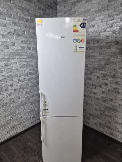 Холодильник BOSCH KGV39XW20R